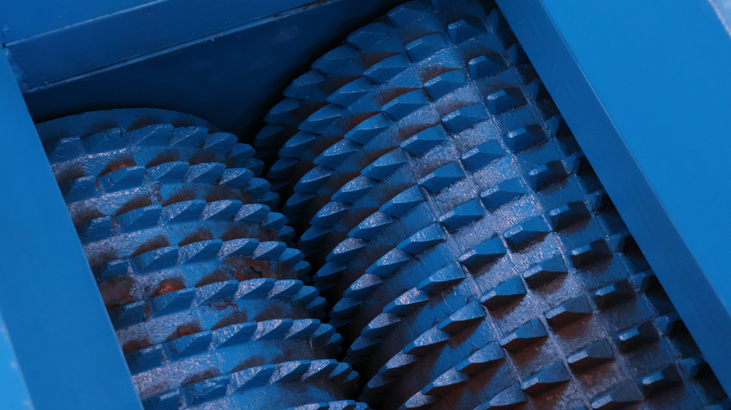 The tooth profile of the coal gangue double tooth roll crusher can be customized according to the material. The tooth profile of the coal gangue double tooth roll crusher can be customized according to the material.